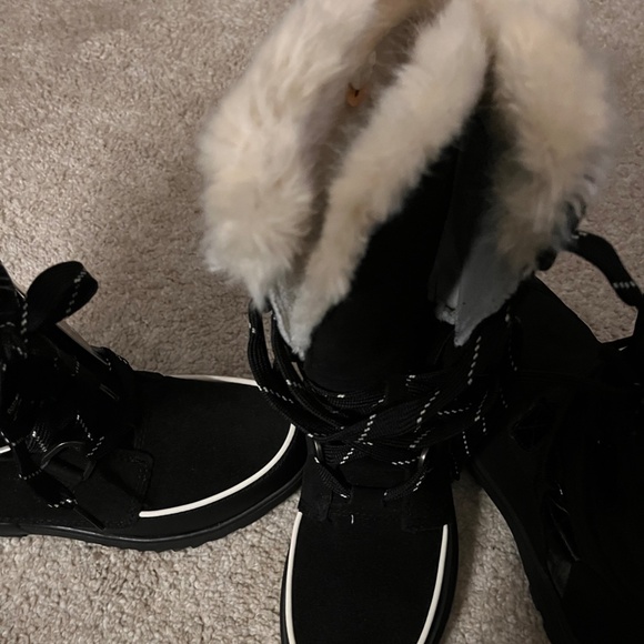 Gorgeous brand new Sorel Fur lined waterproof  boots and Ajar fur lined black - Picture 2 of 14